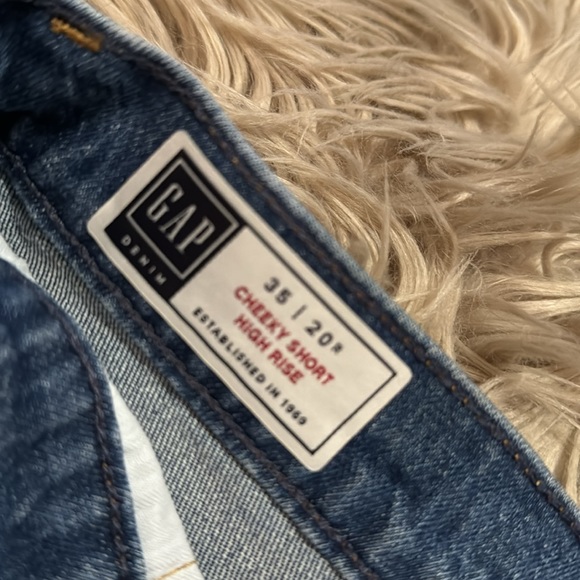 NWT Gap High Rise Cheeky Shorts-Button Fly-Sz 35/20R-Raw Hem-Med Wash-99 Cotton - Picture 10 of 14